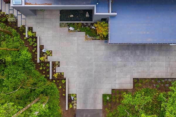 Hardscaping project by Dennis' 7 Dees Landscaping & Garden Center (Photo: Maxwell Monty/Maxwell Monty Photography)