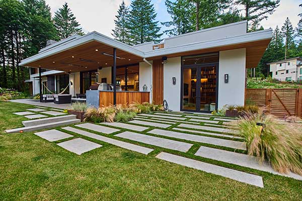 Hardscaping project by Dennis' 7 Dees Landscaping & Garden Center (Photo: Maxwell Monty/Maxwell Monty Photography)