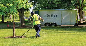 Brilar employee (Photo: Marvin ShaoUni)