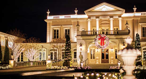Holiday-lit house (Photo: Christmas Illuminations)