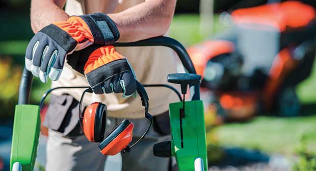 Landscaper with safety gear (Photo: welcomia/iStock / Getty Images Plus/getty images)