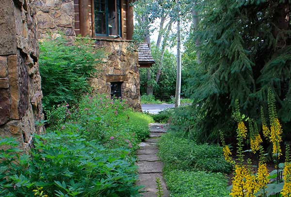 Maintenance project (Photo: Rocky Mountain Custom Landscapes)