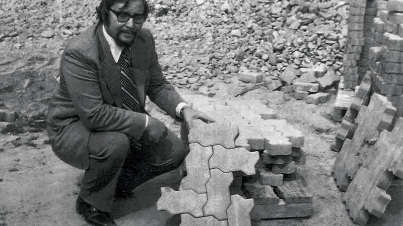 Ed Bryant and Fritz von Langsdorff purchased a Hess multi-layer machine and began producing one UNI-Stone in one color at scale. (Photo: Unilock)