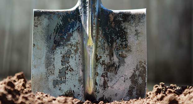 Shovel in dirt (Photo: onecooltree/iStock / Getty Images Plus/Getty Images)