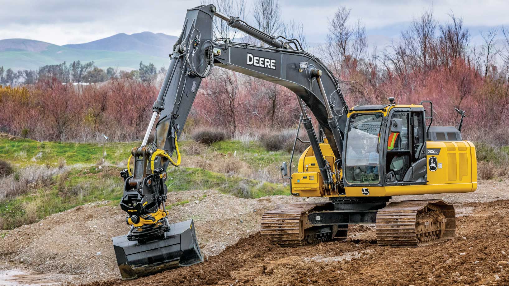 John Deere has become a preferred supplier of Engcon, a global market supplier of tiltrotators. (Photo: John Deere)