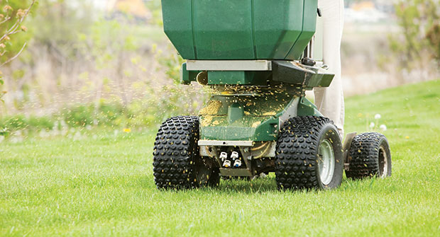 Fertilizer spreader (Photo: BanksPhotos/iStock / Getty Images Plus/Getty Images)