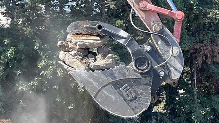 Werk-Brau's Hydra-clamp bucket with rotary-action thumb (Photo: Werk-Brau)
