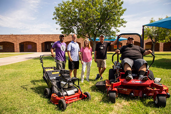 (L to R): Leslie Saulsby, principal Maxine O Bush Elementary; Scott Bills, Project EverGreen board member; Cindy Code, Project EverGreen Executive Director; Jay Erichsen, Horizon Distributors; and Jose Leal, unit maintenance manager Maxine O Bush Elementary. (Photo courtesy of Project EverGreen)