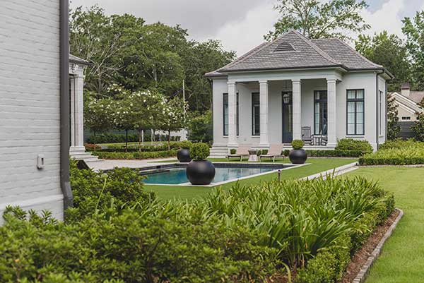 Landscape maintenance project in New Orleans (Photo: LazyEye Photography)