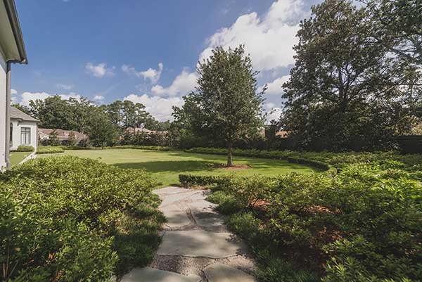 Landscape maintenance project in New Orleans (Photo: LazyEye Photography)