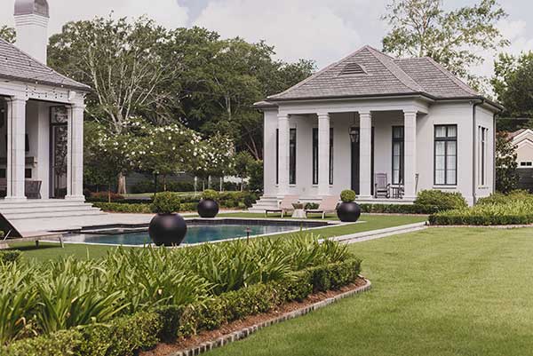 Landscape maintenance project in New Orleans (Photo: LazyEye Photography)