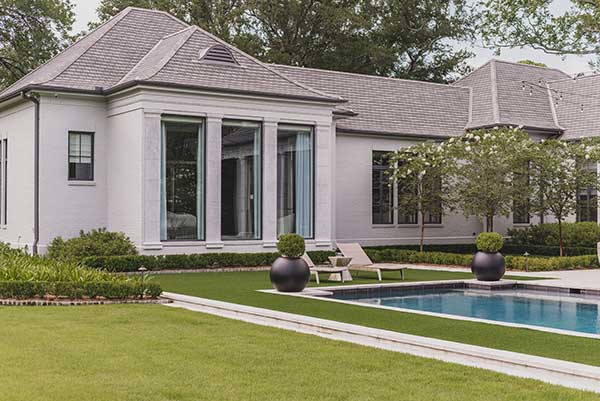 Landscape maintenance project in New Orleans (Photo: LazyEye Photography)