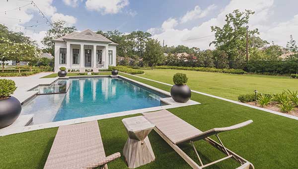 Landscape maintenance project in New Orleans (Photo: LazyEye Photography)
