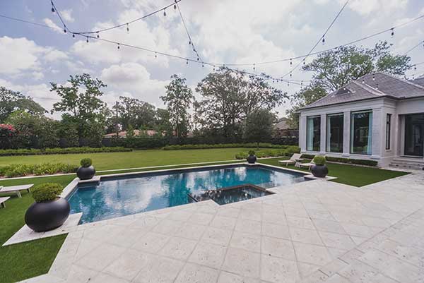 Landscape maintenance project in New Orleans (Photo: LazyEye Photography)
