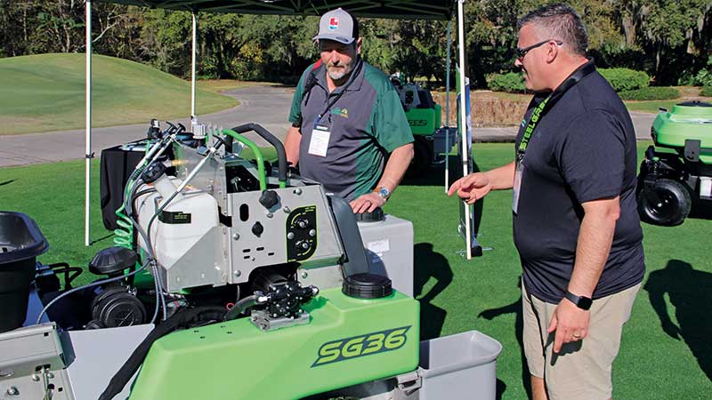 Steel Green’s co-founder Matt Smith introduced the SG36 at the LM Growth Summit and to talk directly to attendees like David Drennan, Andrews Lawn and Landscaping. (Photo: LM Staff)