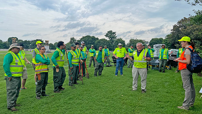 Joe Ketterer, Ruppert Landscapes's director of quality and efficiency (center right), briefs Team 3 on the plan to tackle the bed edging and mulching during Five teams divvied up the grounds surrounding the Lincoln Memorial Volunteers from Ruppert Landscape made quick work of the bed edging and mulching during NALP's Renewal and Remembrance. (Photo: LM Staff)