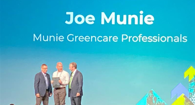 Joe Munie receives the 2022 Advocate of the year award. (Photo: LM Staff)