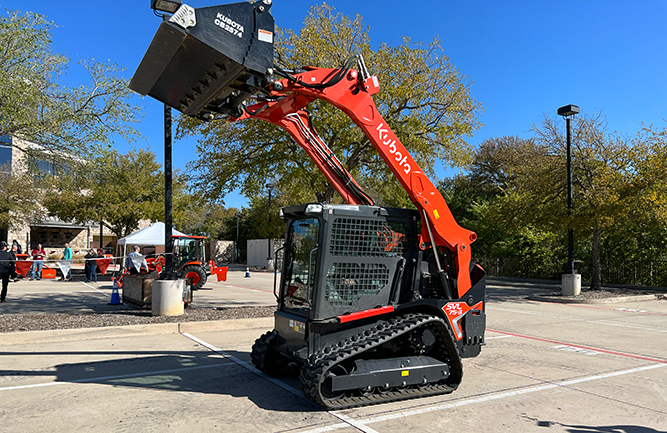 Kubota's SVL-735 track loader (Photo: LM Staff)
