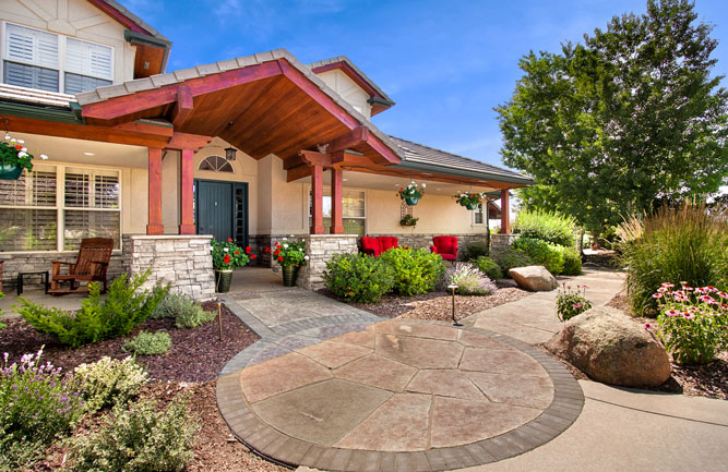 Alpine Gardens created a round entryway using locally-sourced flagstone in addition to reused stone from the property’s previous walkways. (Photo: Alpine Gardens)
