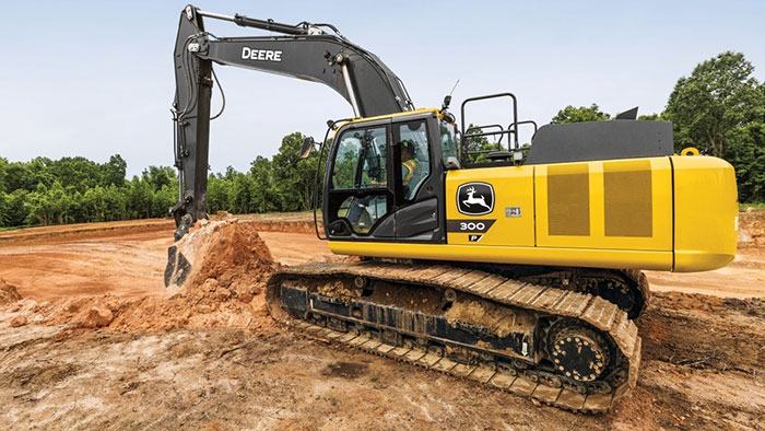 John Deere's Powerwise Plus hydraulic-management system in 200 G-Tier delivers on-demand power. (Photo: John Deere)