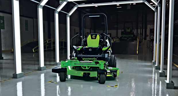 DiFranco got an up-close look at Greenworks’ new OptimusZ zero-turn mower during his tour of the factory. (Photo: LM Staff)