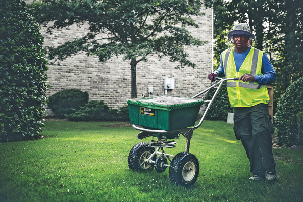 Having a properly calibrated spreader means you won’t over or underapply product. (Photo: SiteOne Landscape Supply)