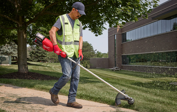 The M18 Fuel 17-inch dual-battery string trimmer offers peak torque by leveraging a Powerstate brushless motor. Powerstate offers up to 2.5 Nm of torque and 2.4 horsepower. (Photo: Milwaukee)