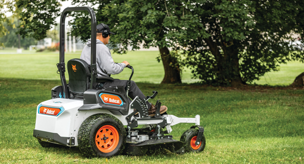 Bobcat's electric ZT6000e zero-turn mower. (Photo: Bobcat Co.)