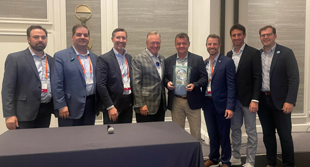 The highest ACE award, ACE of the Year, was presented to Jeffrey Johns (center), Coastal Greenery, Brunswick, Ga. Photo: McFarlin Stanford