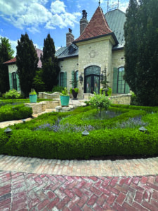 The client selected an annual color palette that Sunline describes as light and airy. (Photo: Sunline Landscapes)
