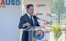 Superintendent Alberto Carvalho acknowledging AGZA's Green Zone Certification for LAUSD. (Photo: AGZA)