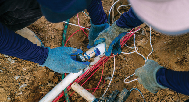 People Power: The human touch is key to making smart irrigation technology really work. (Photo: Jeremy Poland / iStock / Getty Images Plus / getty images)