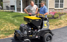 Plugging for profits: Stinger’s Dustin McGehee (right) goes over the GT30 with Ryan Dittes of RD’s Total Lawn. (Photo: LM Staff)