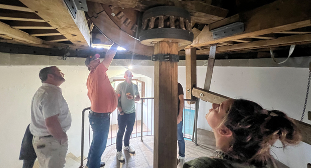 Talk about a happy coincidence… a few months ago, Tom Groh, Minnesota Sodding Co., was reading about a windmill that was designed by Leonardo da Vinci. Da Vinci drew the blueprints for a windmill that had a rotating top that could be shifted with the prevailing winds of the seasons … but the windmill wasn’t built until decades after his death, because of its complexity. Little did Groh realize that just a few months later he’d be standing in that very same windmill he was reading about: the windmill of Monterifrassine. Here, Groh points out how the gears could be removed and interchanged while Matthews, Marks and Jones observe. (Photo: LM staff)