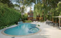 A natural fit: The pool’s pond-like shape and proximity to the saved willow tree created a nice blend of man-made and natural design elements. (Photo: Gib-San Pool and Landscape Creations)