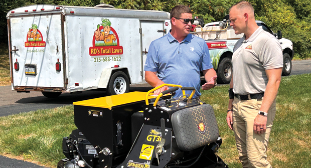 Stinger’s Dustin McGehee (left) talks about the GT30 with Ryan Dittes of RD’s Total Lawn. (Photo: LM staff)
