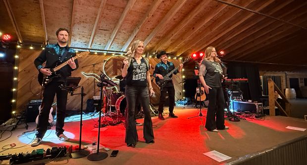 It wasn't a proper Texas rodeo without a little live country music at Circle R Ranch. (Photo: WorkWave)